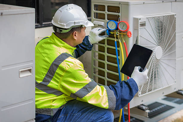 Professional Emergency Hvac technician working in Lutherville Timonium, MD
